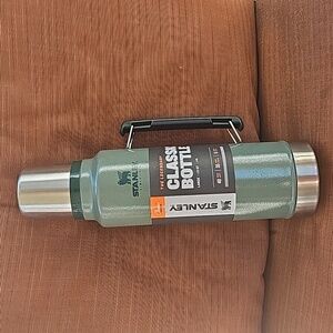 NWT Stanley Classic Vaccum Bottle Thermos/Flask